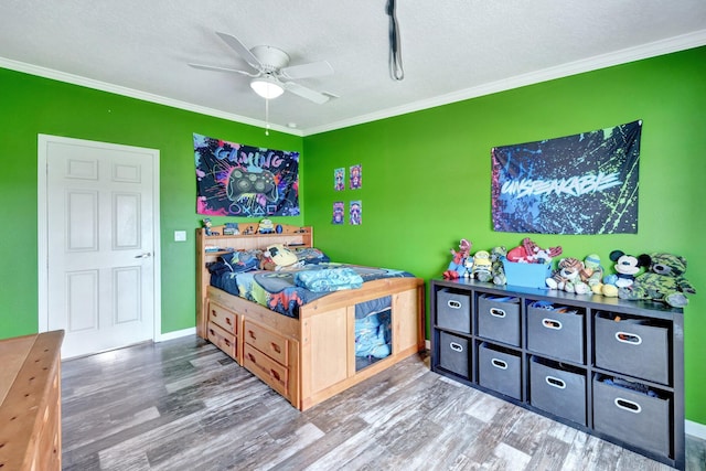 bedroom featuring ceiling fan, hardwood / wood-style floors, a textured ceiling, and ornamental molding