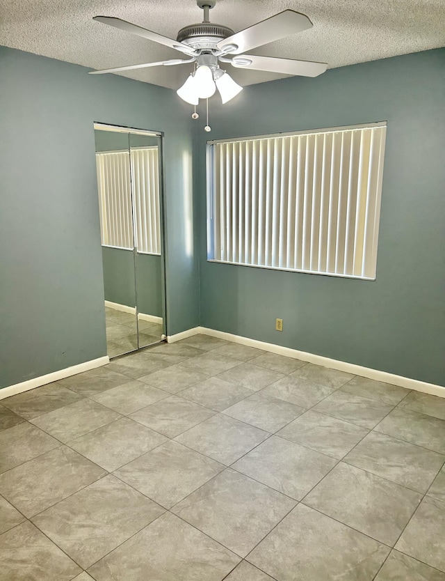 spare room featuring ceiling fan and a textured ceiling