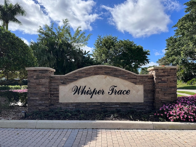 view of community / neighborhood sign