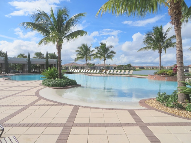 view of swimming pool featuring a water view