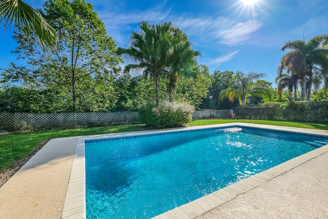 view of swimming pool