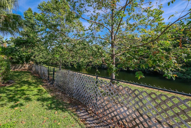 view of yard featuring a water view