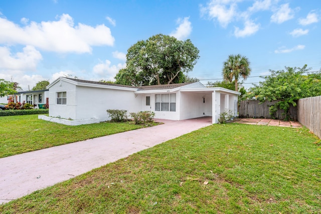 view of front of house featuring a front yard and a carport