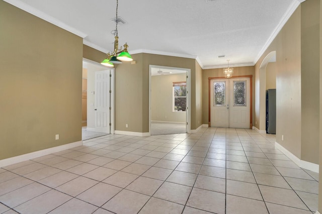 entryway with light tile patterned floors, ceiling fan, and ornamental molding