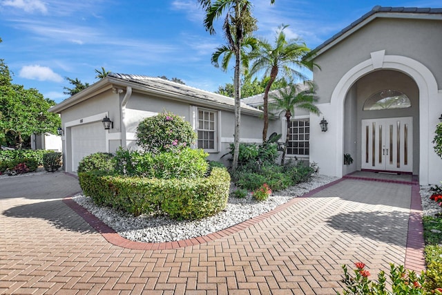 view of front of property featuring a garage