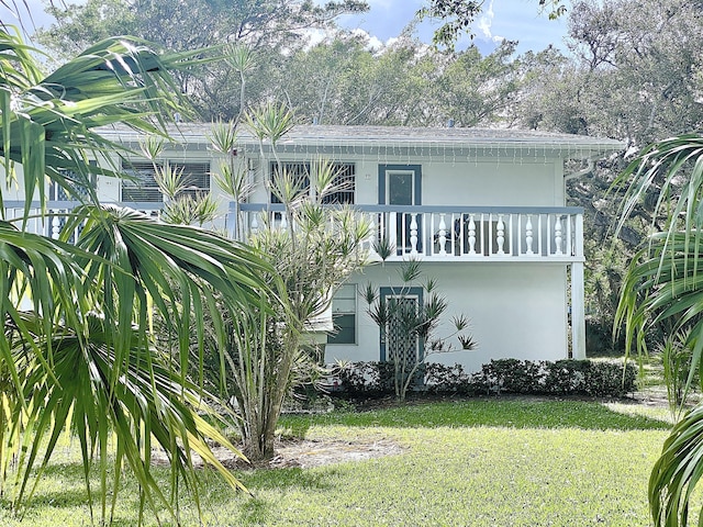 view of front of property with a front lawn