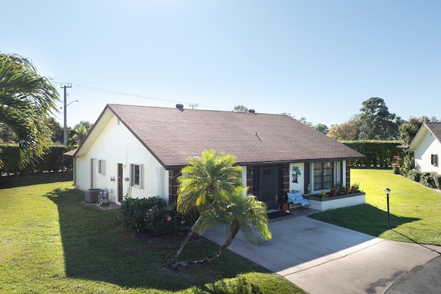 view of front of home featuring central AC and a front lawn