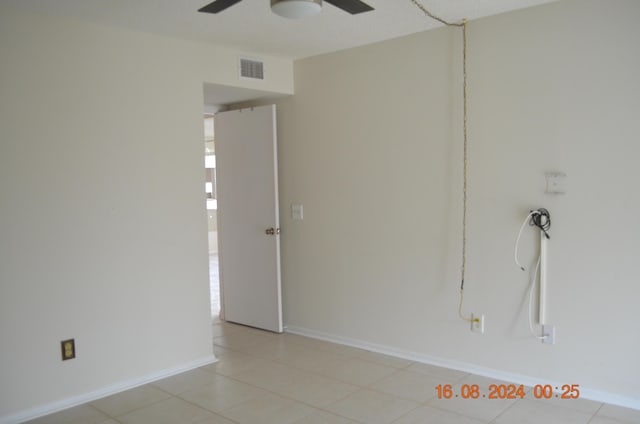 empty room featuring a textured ceiling and ceiling fan