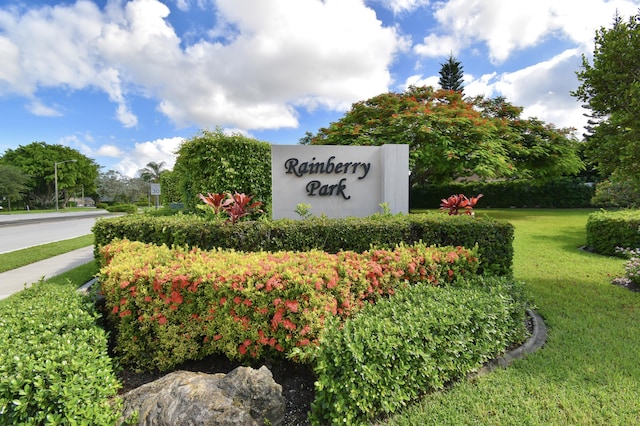 community / neighborhood sign with a yard