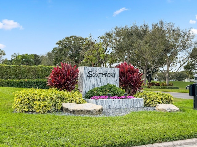 community / neighborhood sign featuring a lawn