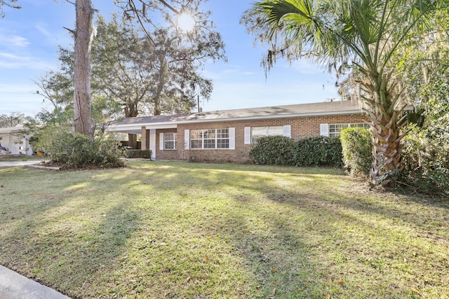 single story home featuring a front lawn