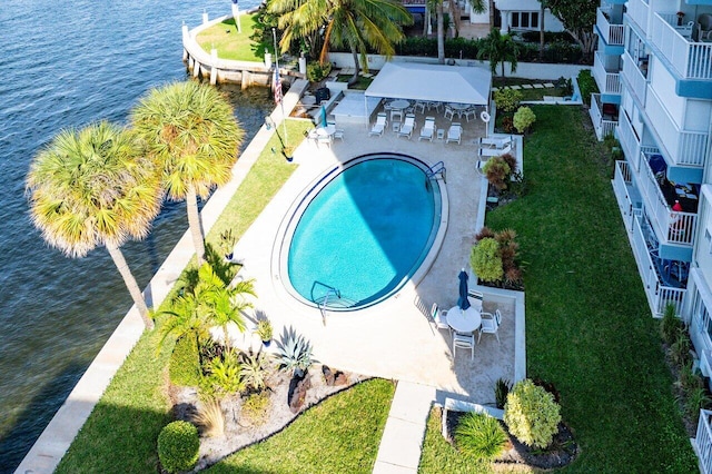 bird's eye view with a water view