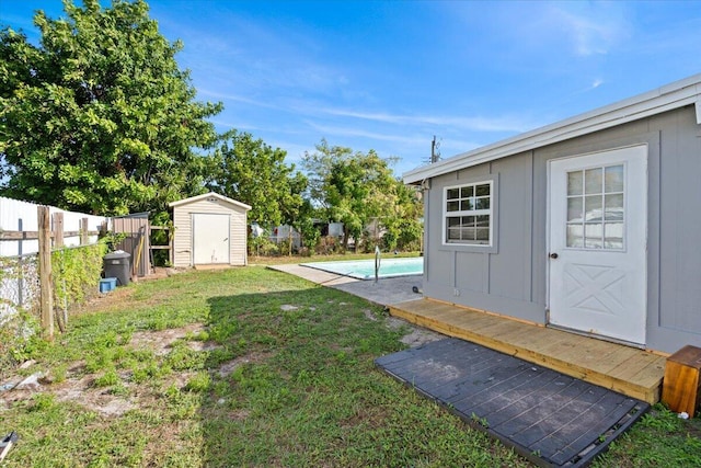 view of yard with a shed