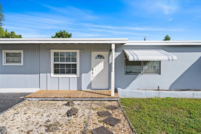 entrance to property with a lawn