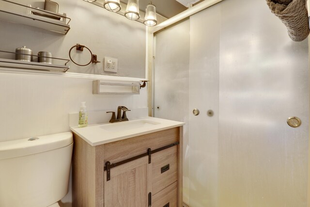 bedroom featuring crown molding, ceiling fan, ensuite bathroom, and a closet