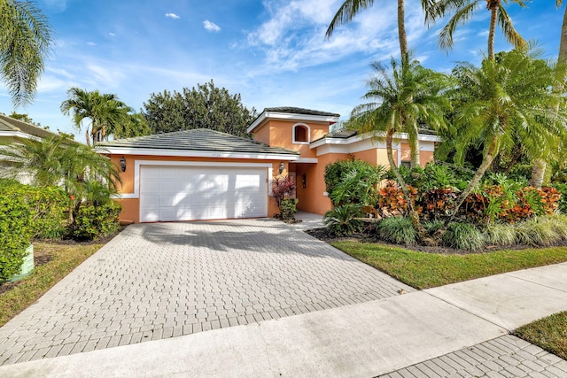 view of front facade featuring a garage