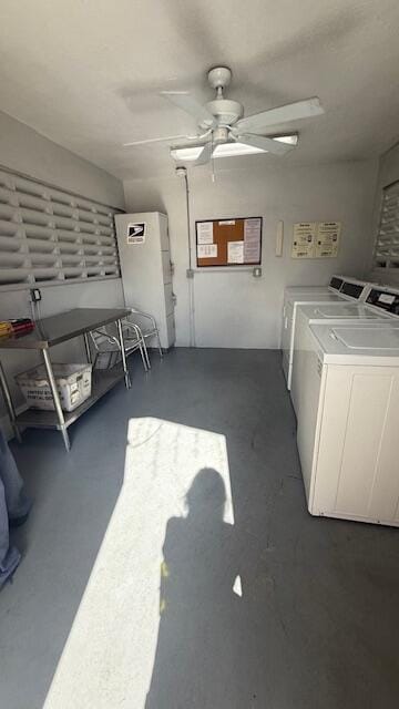 clothes washing area with washing machine and dryer and ceiling fan