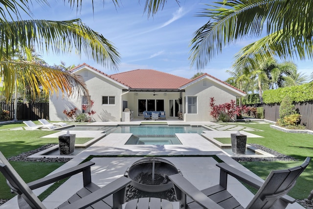 view of swimming pool with an in ground hot tub, a yard, a patio, and ceiling fan