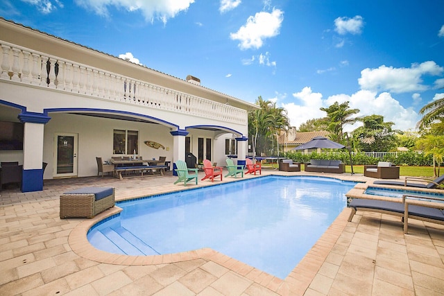 view of swimming pool featuring an in ground hot tub, outdoor dining area, a patio area, and a fenced in pool