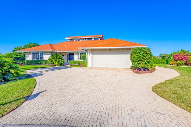 view of front of home with a front lawn