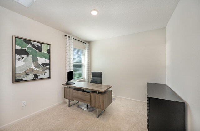 empty room featuring light tile patterned floors