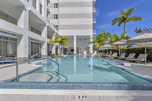 view of swimming pool featuring a patio