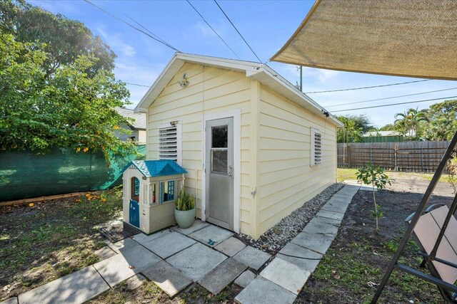 view of patio / terrace with a porch