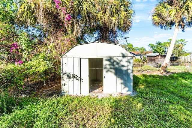 view of outdoor structure featuring a yard