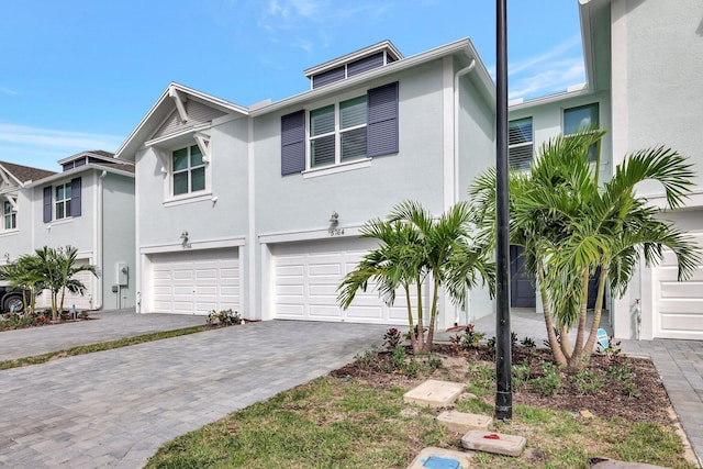 view of front facade featuring a garage