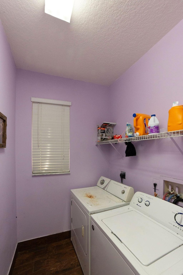 laundry room featuring dark wood-type flooring, a textured ceiling, and independent washer and dryer