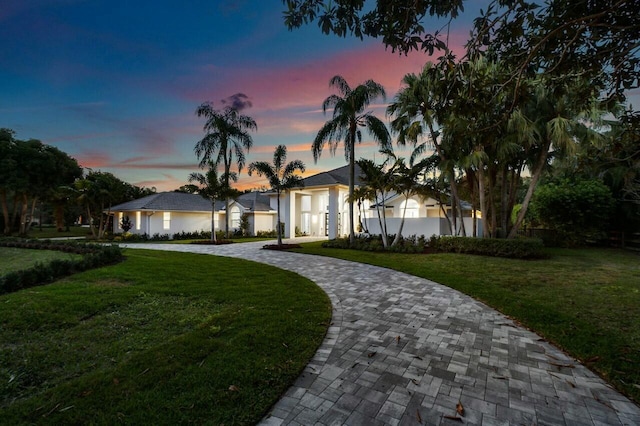 view of front of house featuring a yard