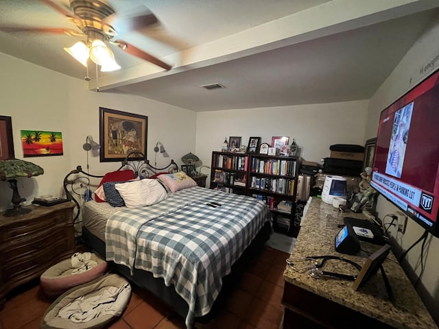 bedroom with ceiling fan