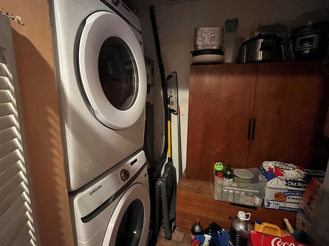 clothes washing area featuring stacked washer / dryer