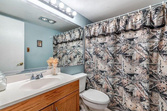 full bathroom featuring vanity, a shower with shower curtain, and toilet