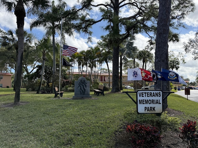 view of community featuring a lawn