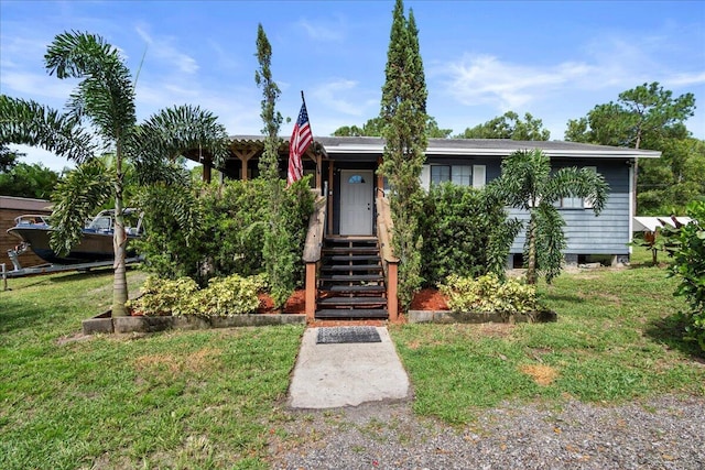 view of front of home featuring a front yard