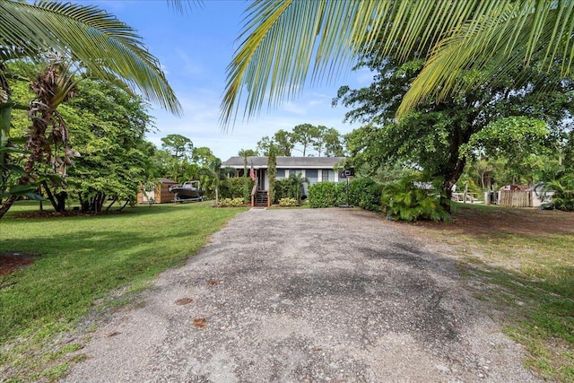 view of front facade with a front lawn