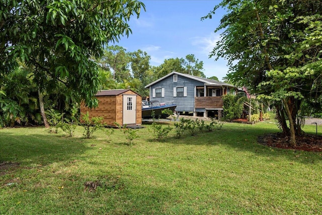 view of yard featuring a storage unit