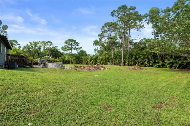 view of yard featuring cooling unit