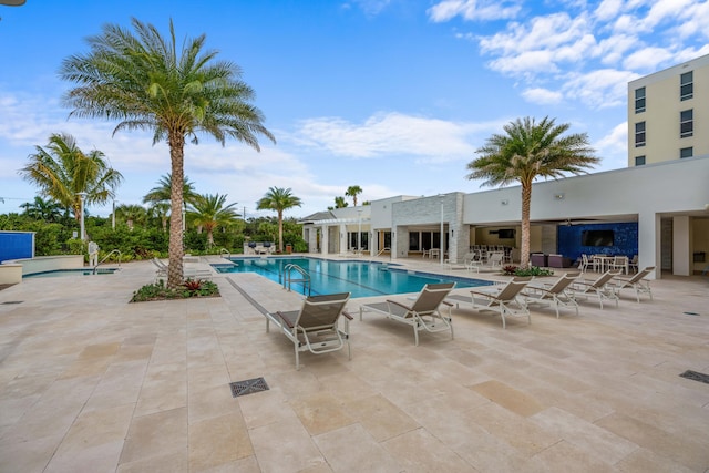 view of swimming pool featuring a patio