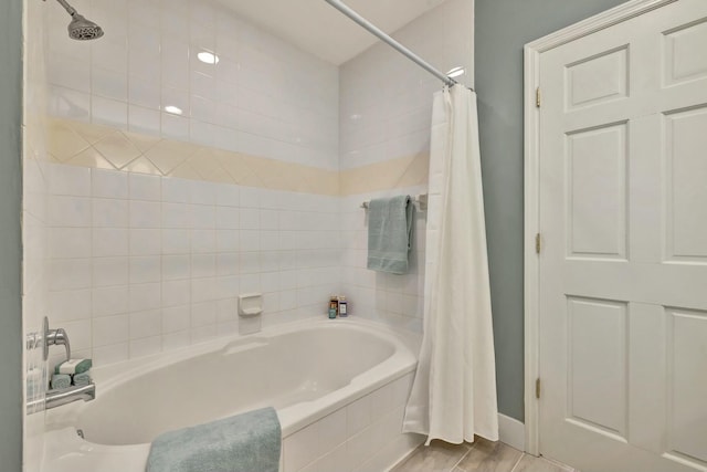 bathroom featuring shower / tub combo