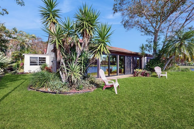 view of yard featuring a water view