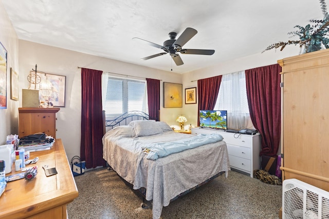 bedroom with ceiling fan