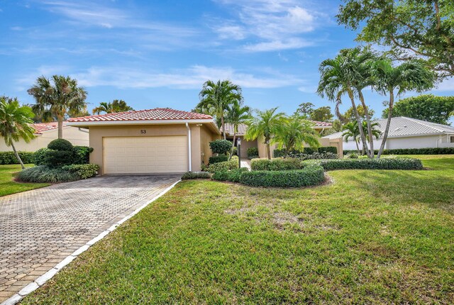 view of front of house featuring a front lawn and a garage