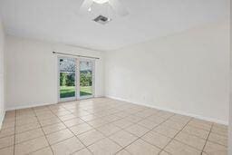 unfurnished room featuring ceiling fan and light tile patterned floors