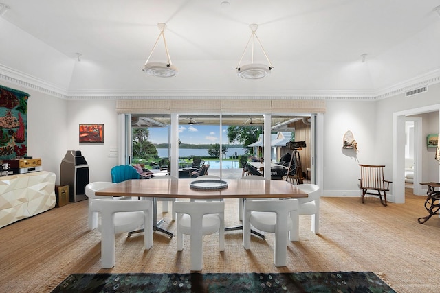 dining area with lofted ceiling, light hardwood / wood-style floors, and crown molding