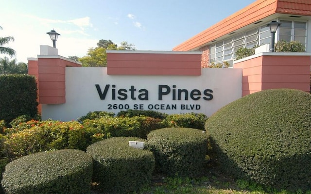 view of community / neighborhood sign