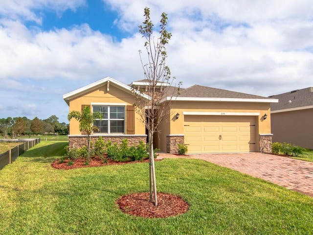 view of front facade featuring a garage and a front lawn