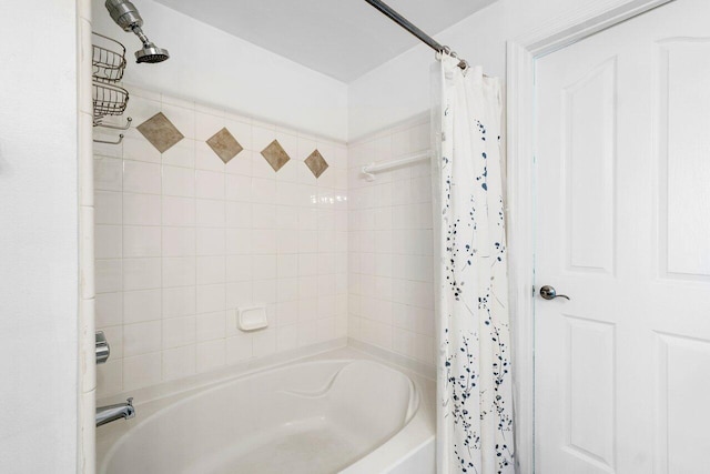 bathroom featuring shower / tub combo