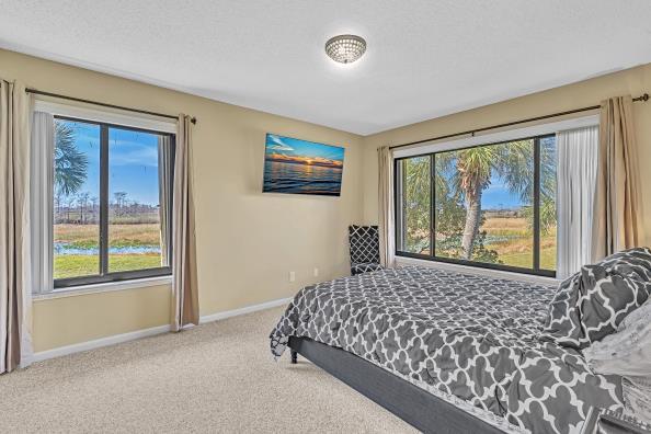 bedroom with carpet